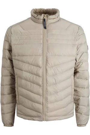 JACK & JONES Bequeme Steppjacke für Herren von der Marke . Sehr angenehm zu tragen, bequem und sportlich geschnitten zugleich. Zwei Seitentaschen bieten sicheren Platz für Habseligkeiten. Weiche, atmungsaktive Baumwolle und präzise Verarbeitung kennzeic