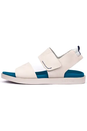 Meröhe Eisgraue Ledersandalen