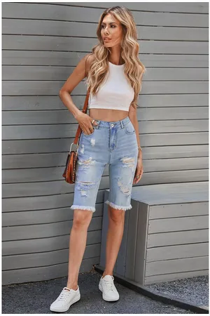 Azura Exchange Damen-Bermudashorts aus Denim im Used-Look in