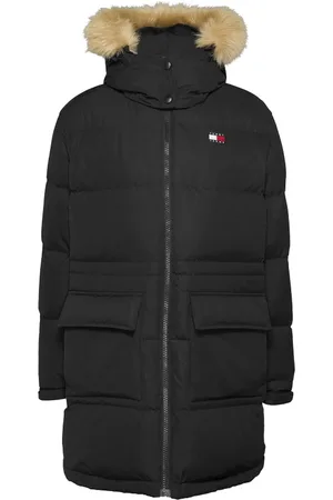 Tommy Hilfiger Damenjacke der Marke in der Farbe . Die Jacke ist aus recyceltem Polyester hergestellt und hat eine normale Passform. Auf der Brust befindet sich das kultige Tommy-Logo. Marke: Modellname: Midi Alaska Faux Fur JacketKategorie: DamenjackeMat