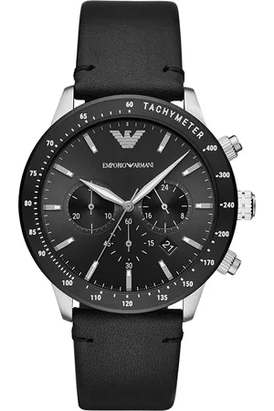 Emporio Armani Diese Mario Chronograph Uhr für Herren ist das perfekte Accessoire zum tragen oder verschenken. Ihr Silber 43 mm Rund Gehäuse kombiniert mit dem bequemen Armband aus Leder garantiert, dass Sie diese atemberaubende Uhr kompromisslos genießen