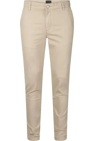 Presly & Sun Herren Chino von der Marke . Die Chino von besteht aus Bio-Baumwolle und Elastan und hat eine schmale Passform. Die weiche Baumwolle und das Elastan sorgen für einen hohen Tragekomfort. Marke: Modellname: Samuel ChinoKategorie: Chino für He