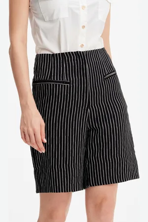 Smart & Joy Gestreifte gerade Shorts