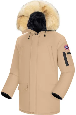 Subprime Parka für Herren. Der Parka besteht aus hochwertigem Polyester und hat ein warmes Innenfutter. Ideal für die kalten Wintermonate. Der Pelzkragen besteht aus Kunstfell und ist abnehmbar.