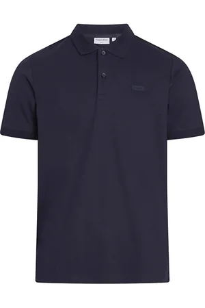 Calvin Klein Herren-Poloshirt der Marke . Die Polos von sind aus 100% Bio-Baumwolle und haben eine schmale Passform. Die weiche Baumwolle sorgt für hohen Tragekomfort. Marke: Modellname: Liquid Touch Slim PoloKategorie: Herren-PoloMaterialien: Bio-Baumw
