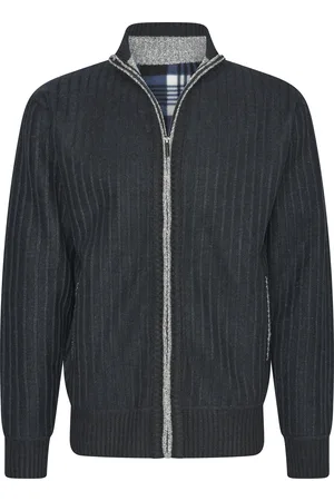 Cappuccino Italia Bounded Jacket für Herren. Die Bounded Jacke besteht zu 100 % aus Polyester und hat einen klassischen Schnitt.