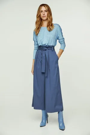 Conquista Hellblaues Mélange-Taschentuch-Strick-Top