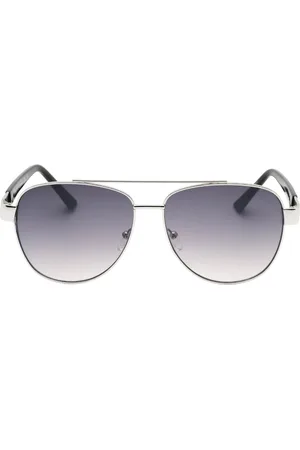 Guess Sonnenbrille mit Farbverlaufsrauchglas und silbernem Rahmen
