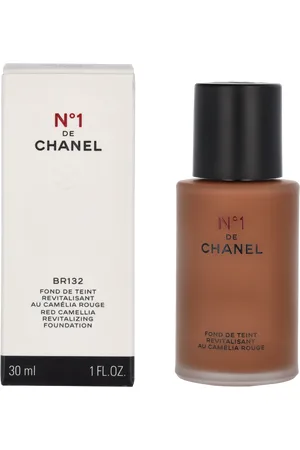 CHANEL No 1 Revitalizing Foundation.
