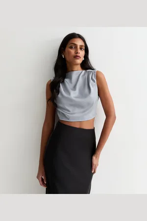 Gini London Silbernes ärmelloses Satin-Top mit hohem Ausschnitt