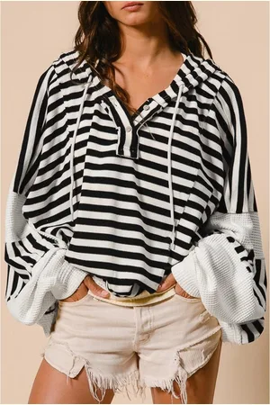Azura Exchange Schwarz-Weiß Übergröße Gestreifter Henley-Top mit Knöpfen, Dolmanärmeln und Kapuze