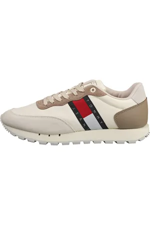 Tommy Hilfiger Turnschuhe für ihn. Die Turnschuhe sind aus hochwertigem Leder und Textil gefertigt. Der Schuh hat eine EVA-Einlegesohle, die für eine angenehme Dämpfung sorgt. Marke: Modellname: Leather RunnerKategorie: Herren SneakerMaterialien: Leder un