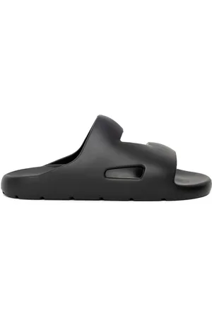 Bottega Veneta Sliders in Black Rubber
