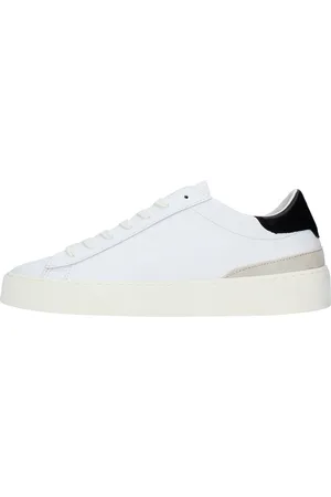 D.A.T.E. BEI IHNEN. WeiBe Turnschuhe