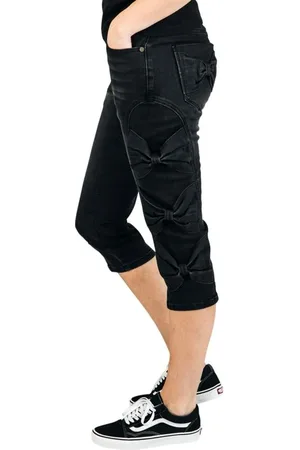Full Volume Capri Shorts With Bow Detail Short in 27