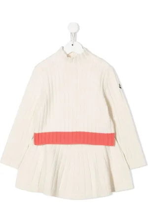 Moncler Geripptes Kleid mit Logo-Patch