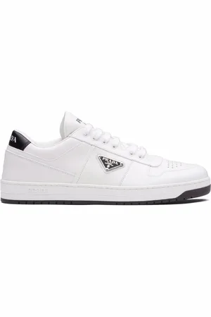 Prada Sneakers mit Logo-Schild