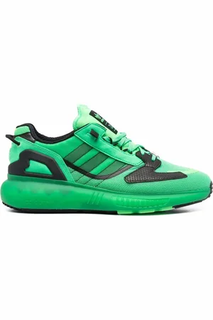 adidas Sneakers mit Kontrasteinsätzen