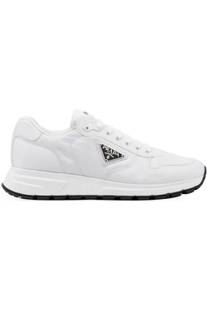 Prada Sneakers mit Logo-Schild