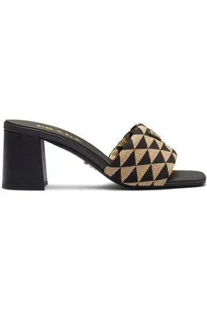 Prada Bestickte Sandalen