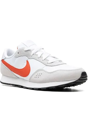 Nike MD Valiant Pure Platinum Picante Red Sneakers