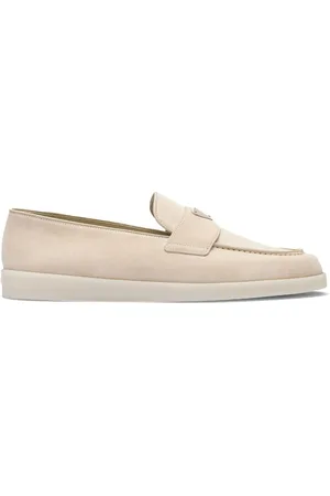 Prada Wildlederloafer mit Logo-Schild
