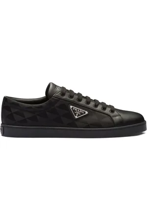 Prada Sneakers mit Triangel-Logo