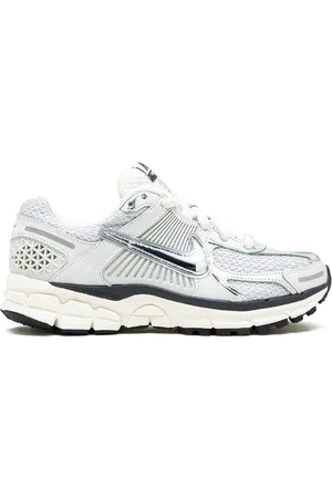 Nike Vomero 5. Sneakers