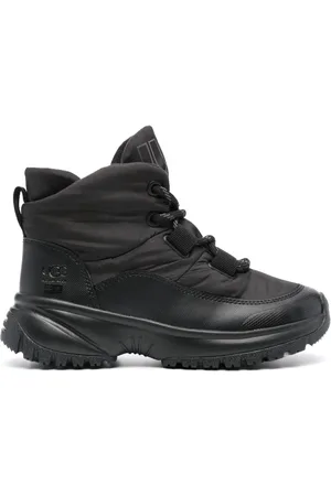 UGG Yose Puffer Schnürstiefel