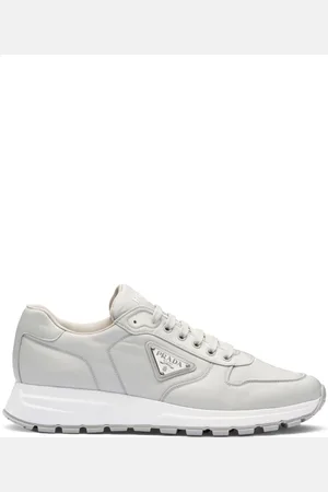 Prada Sneakers mit Logo-Schild