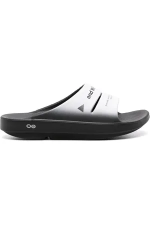 and wander Oaahh Pantoletten mit Logo-Print