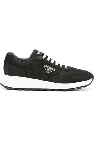 Prada Sneakers mit Triangel-Schild