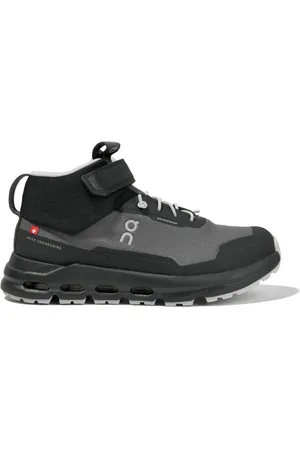 On Running Sneakers mit Logo