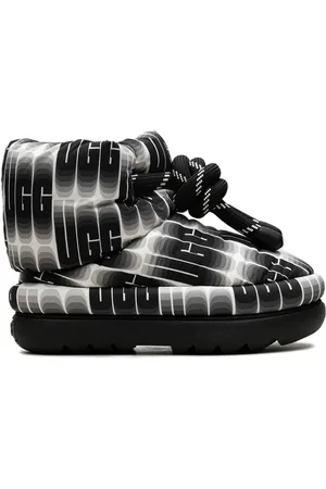 UGG Classic Maxi Wavelength Short Black/White Stiefel