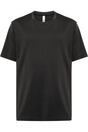 ATTACHMENT Klassisches T-Shirt