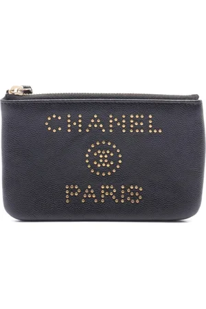 CHANEL 2019 Clutch mit Logo-Nieten