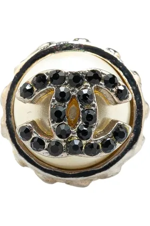 CHANEL 2002 silberfarbene Kunstperle CC Strass-Brosche