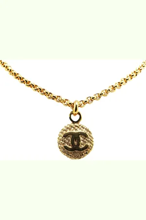 CHANEL 1980-1990 vergoldete Halskette mit rundem CC-Anhänger