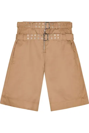 Ganni Shorts im Layering-Look