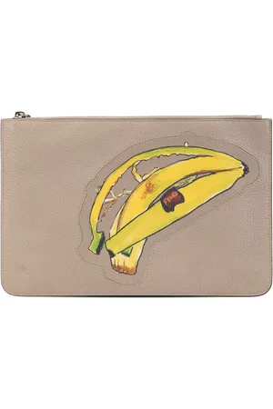 Fendi 2018-2024 Sue Tilley Banana Zip Clutch aus Leder