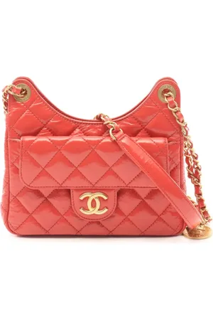 CHANEL 2021 Wavy CC Schultertasche