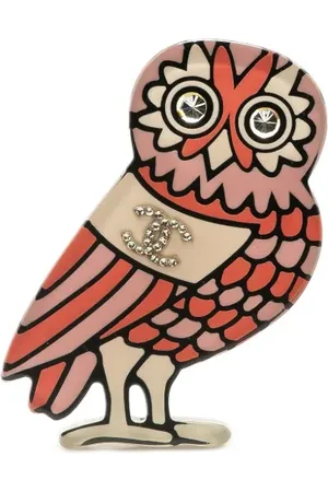CHANEL 2018 CC Crystal Owl Brosche aus Kunstharz