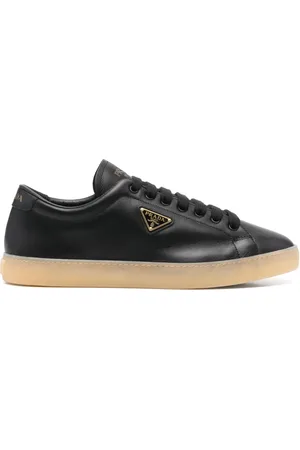 Prada Sneakers mit emailliertem Triangel-Logo