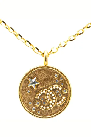 CHANEL 2024 vergoldete Halskette mit CC-Stern-Anhänger mit Strass