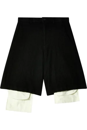 Comme des Garçons Shorts im Layering-Look