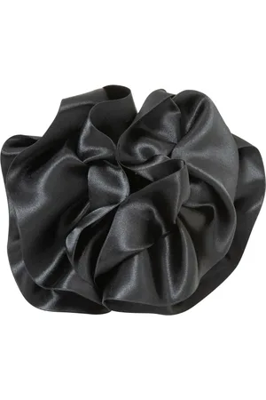 Jennifer Behr Haarspange aus Seidensatin