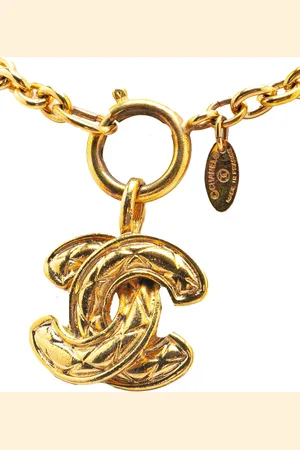 CHANEL 1970-1980 vergoldete Halskette mit gestepptem CC-Anhänger