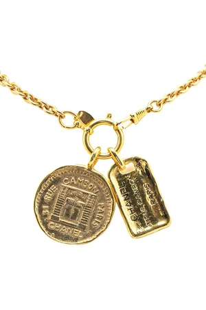 CHANEL 1970-1980 vergoldete Halskette mit rundem 31 Rue Cambon-Anhänger