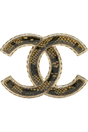 CHANEL 2013 vergoldete CC Brosche aus Faux-Spitze und Kunstharz