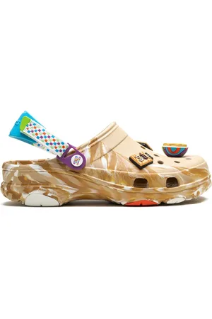 Crocs X Cinnamon Toast Klassische All-Terrain Clogs
